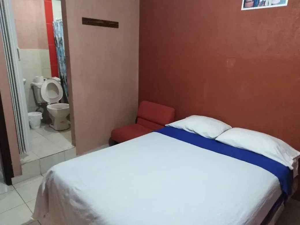 Hostal Atocha Kenedy Quito Guest house